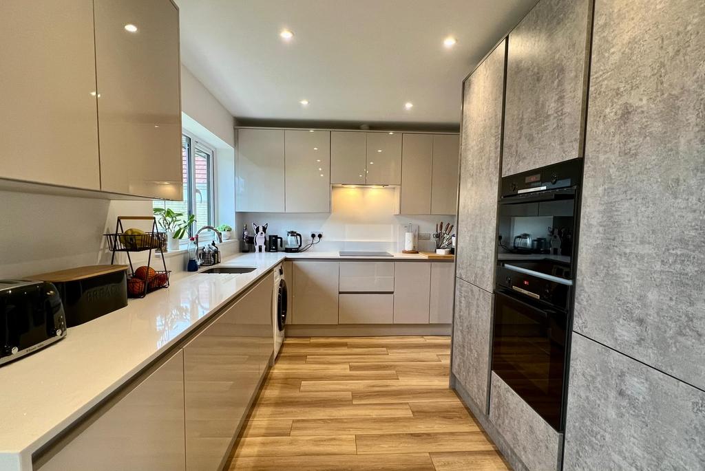 House in RINGWOOD - View 3