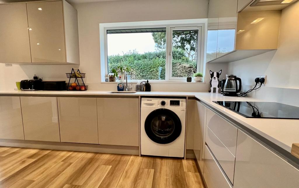 House in RINGWOOD - More