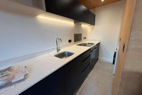 2 bedroom flat to rent, Spinners Way, Manchester, M15