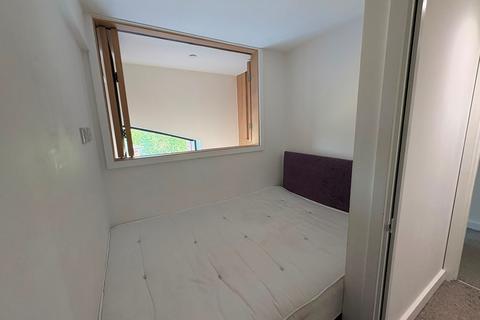 2 bedroom flat to rent, Spinners Way, Manchester, M15