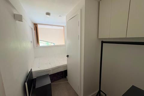 2 bedroom flat to rent, Spinners Way, Manchester, M15