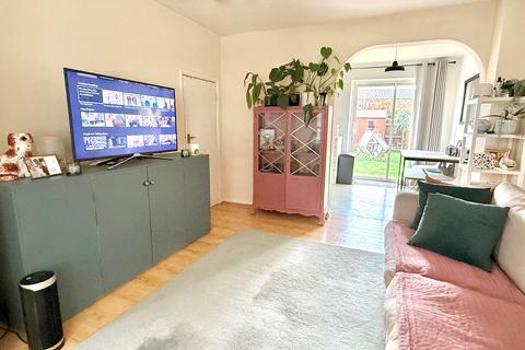 2 bedroom semi-detached house to rent, Hitchin Street, Biggleswade, SG18