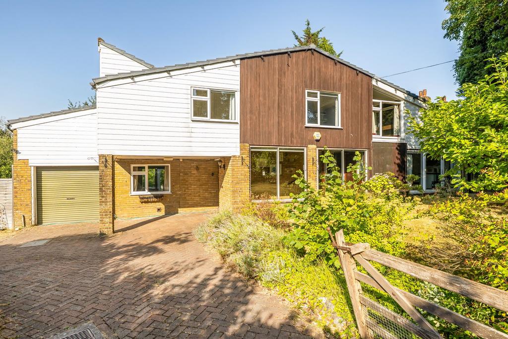 House exterior, garage