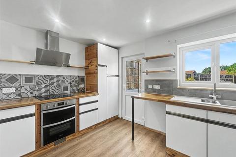 3 bedroom terraced house to rent, Gibbons Avenue, Stapleford, Nottingham