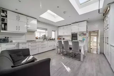 4 bedroom semi-detached house for sale, WYRE GROVE, EDGWARE HA8