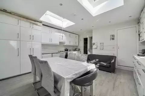 4 bedroom semi-detached house for sale, WYRE GROVE, EDGWARE HA8