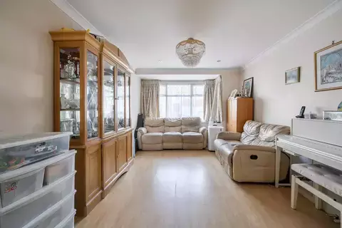 4 bedroom semi-detached house for sale, WYRE GROVE, EDGWARE HA8