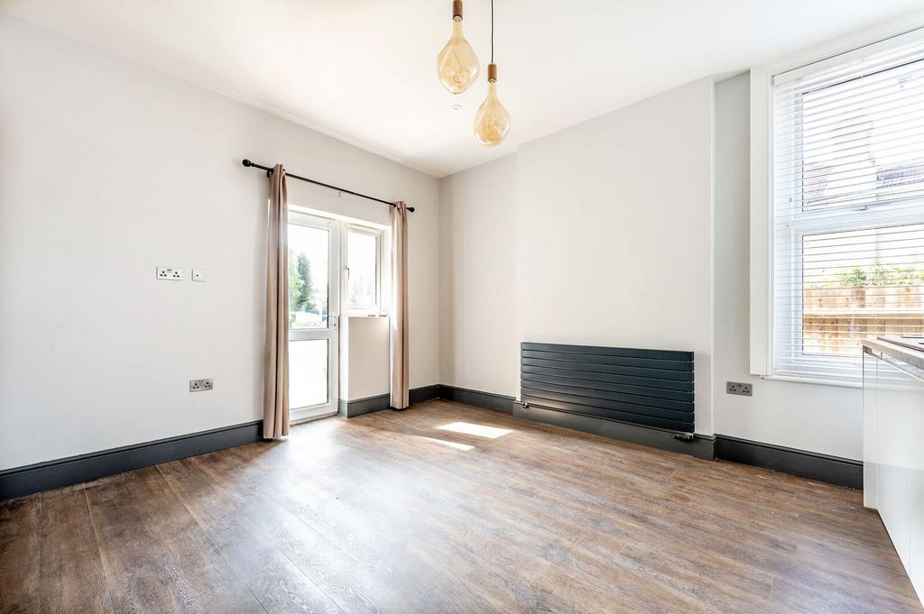 Apartment in London - View 3