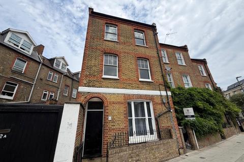 Studio to rent, London SW8