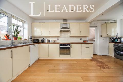 4 bedroom detached house to rent, Blakeney Drive, LU2