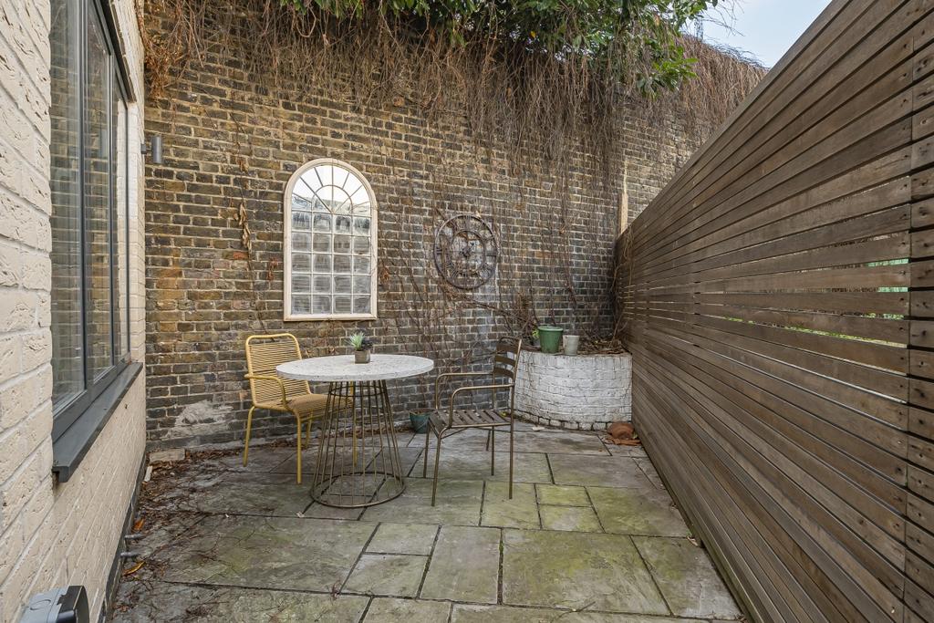 House in London - View 3