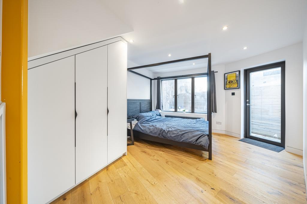 House in London - View 5