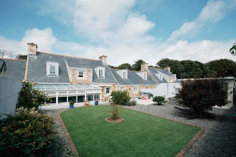 3 bedroom terraced house for sale, 2 Home Farm, St. Peter JE3