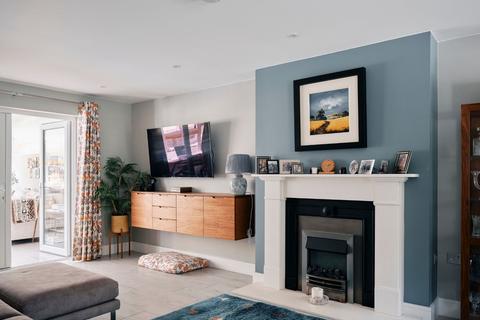 3 bedroom terraced house for sale, 2 Home Farm, St. Peter JE3