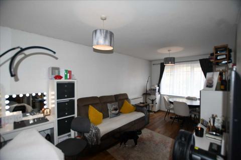 2 bedroom flat to rent, Culpepper Close, London