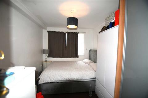2 bedroom flat to rent, Culpepper Close, London