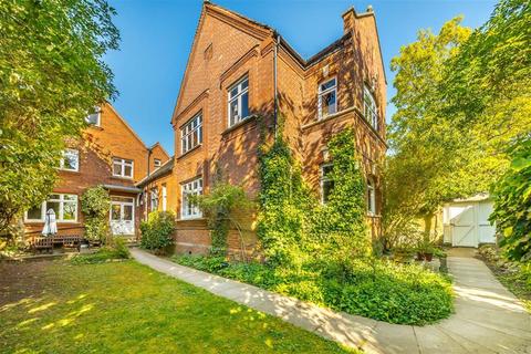 undefined, Dartmouth Park Hill, London NW5