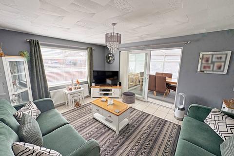 2 bedroom detached bungalow for sale, Beacon Park Drive, Skegness, Lincolnshire, PE25 1HE