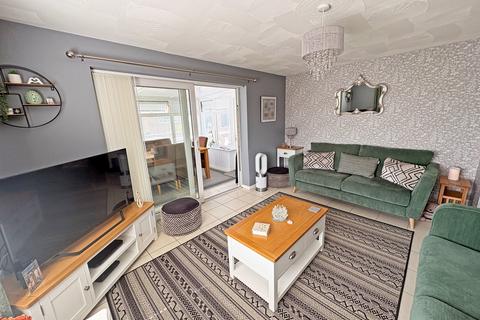 2 bedroom detached bungalow for sale, Beacon Park Drive, Skegness, Lincolnshire, PE25 1HE