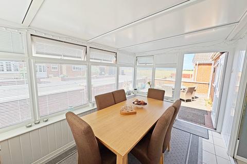 2 bedroom detached bungalow for sale, Beacon Park Drive, Skegness, Lincolnshire, PE25 1HE