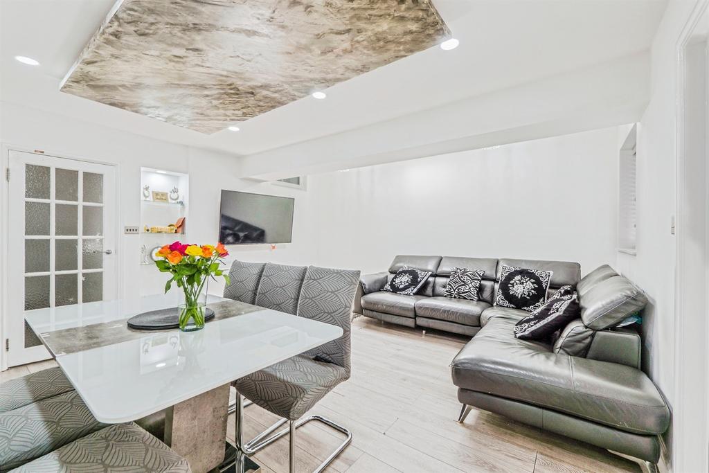 House in Cardiff, Plasnewydd, Roath - More