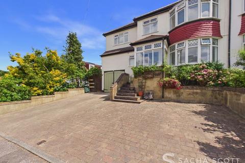 Warren Mead, Banstead, SM7
