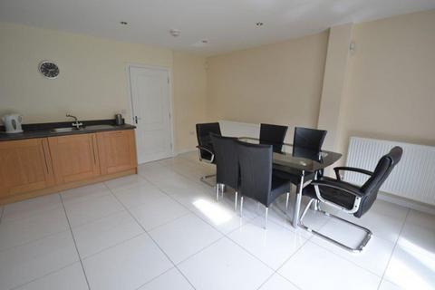 3 bedroom house to rent, Barradale Court, Stoneygate, Leicester