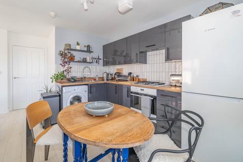 2 bedroom flat for sale, John Amoore Lane, Ashford, Kent, TN23