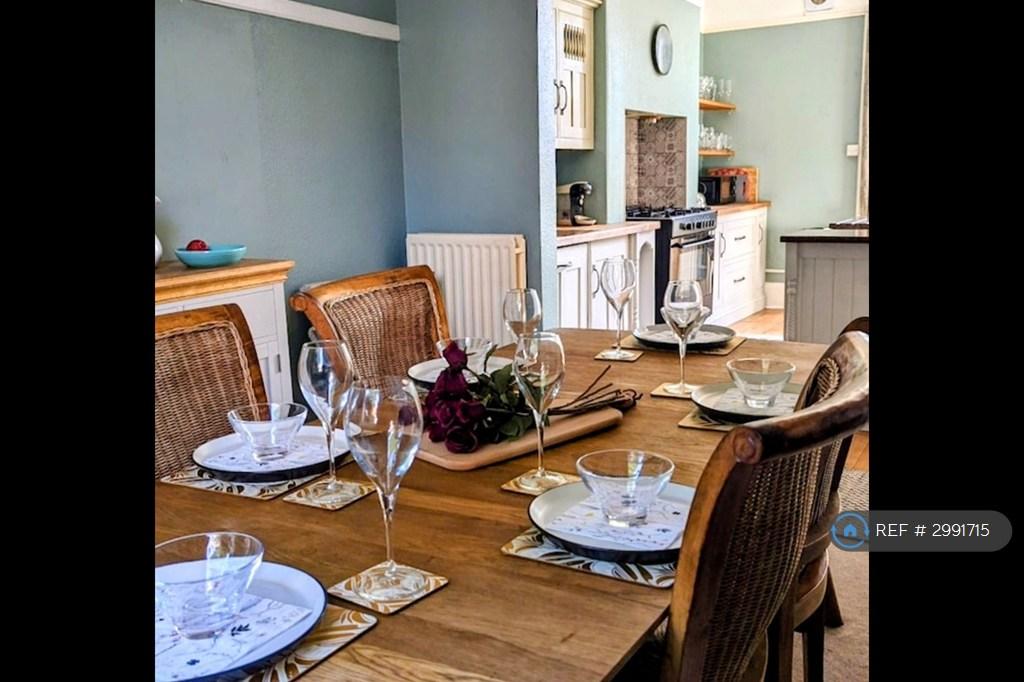 House in Leeds, Headingley Hill, Hyde Park - View 4