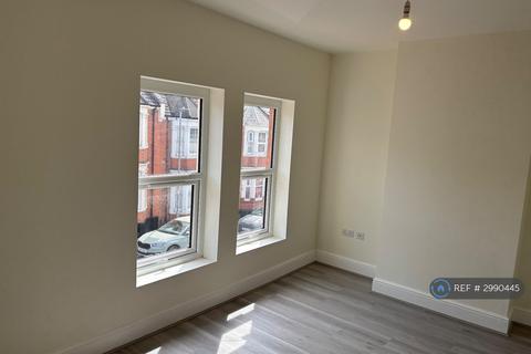 3 bedroom terraced house to rent, Derby Road, Northampton, NN1