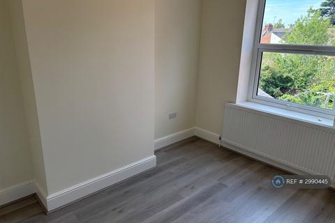 3 bedroom terraced house to rent, Derby Road, Northampton, NN1