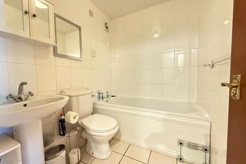 1 bedroom flat for sale, Pittman Gardens, Ilford