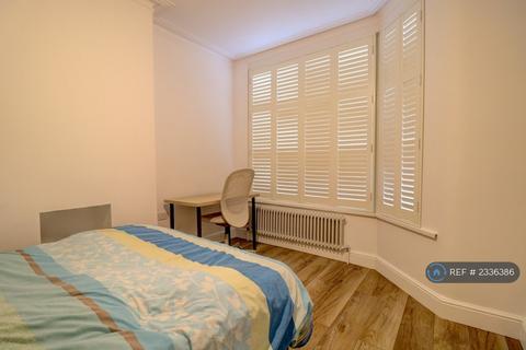 1 bedroom in a house share to rent, London, London, E13