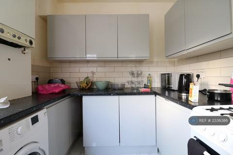 1 bedroom in a house share to rent, London, London, E13