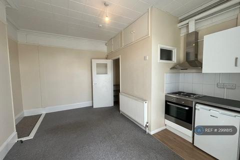 Studio to rent, Tonbridge Road, Maidstone, ME16