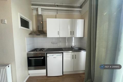 Studio to rent, Tonbridge Road, Maidstone, ME16