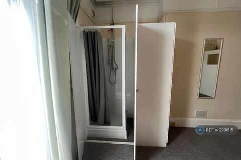Studio to rent, Tonbridge Road, Maidstone, ME16