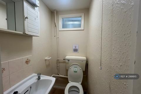 Studio to rent, Tonbridge Road, Maidstone, ME16