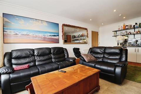 2 bedroom flat for sale, Two Mile Hill Road, Bristol