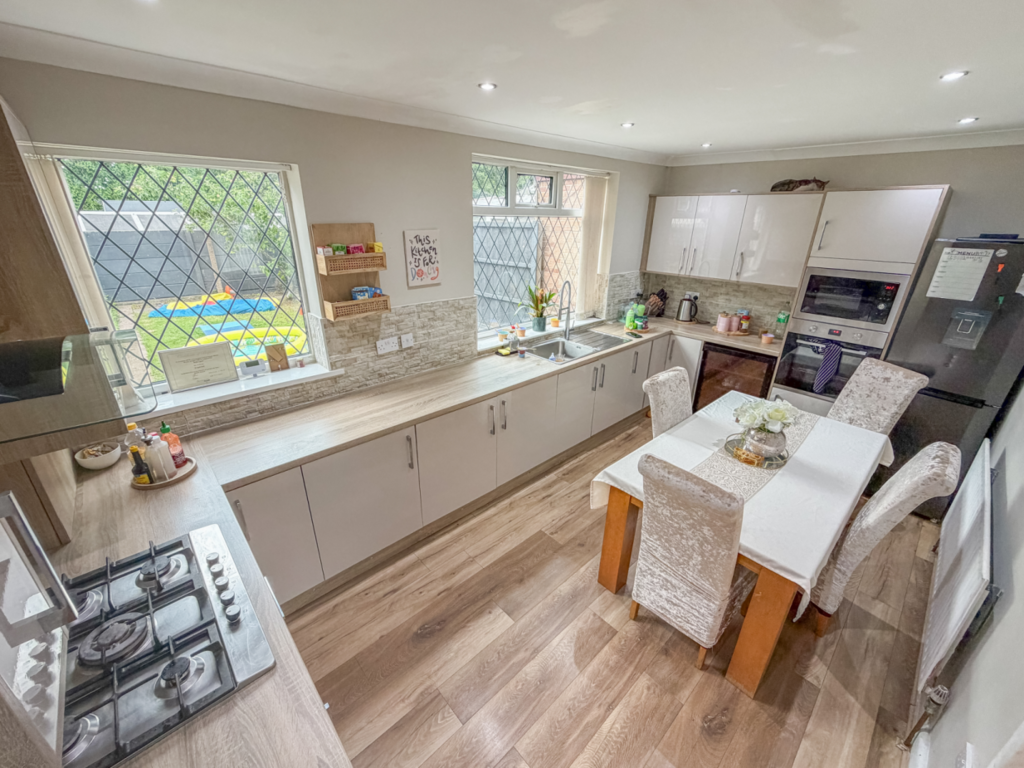 House in Stoke-on-Trent - More