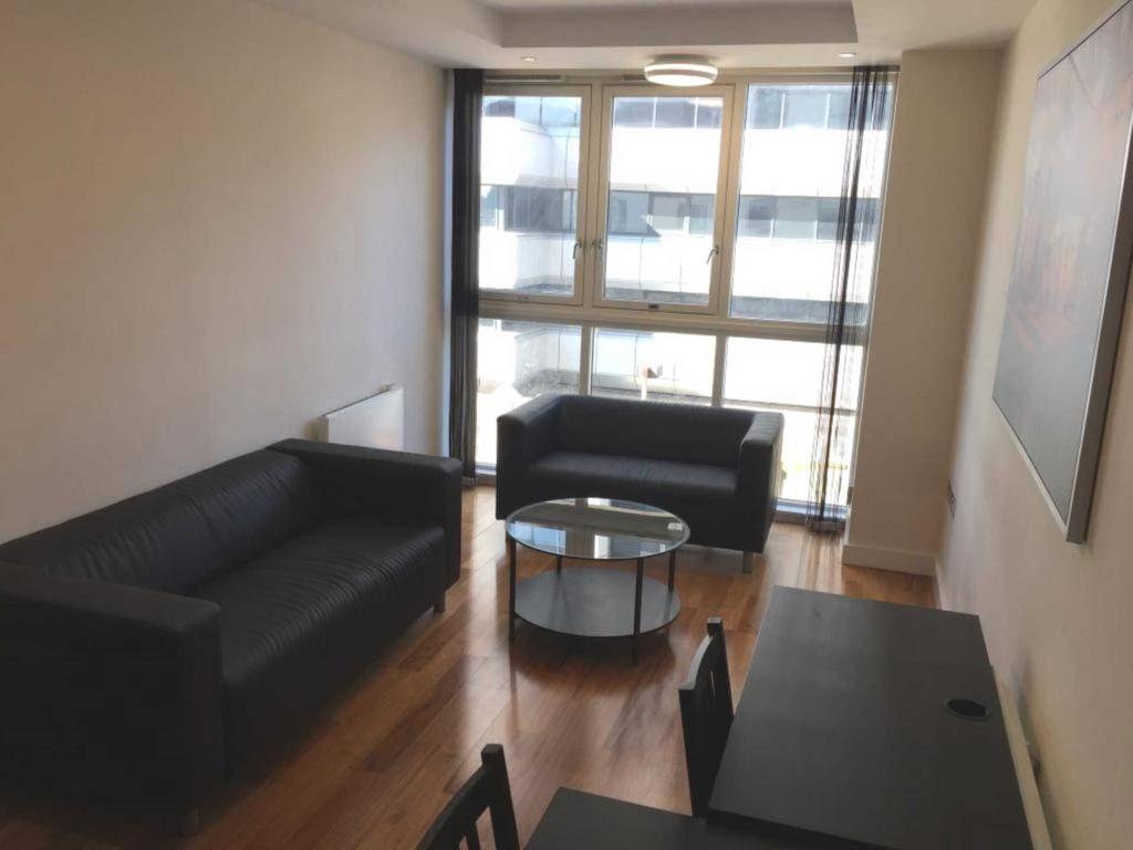 Apartment in Cardiff, Adamsdown - View 3