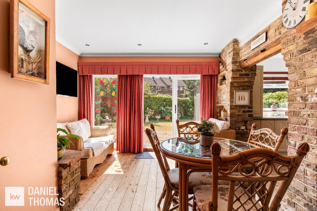 Dining room, fireplace