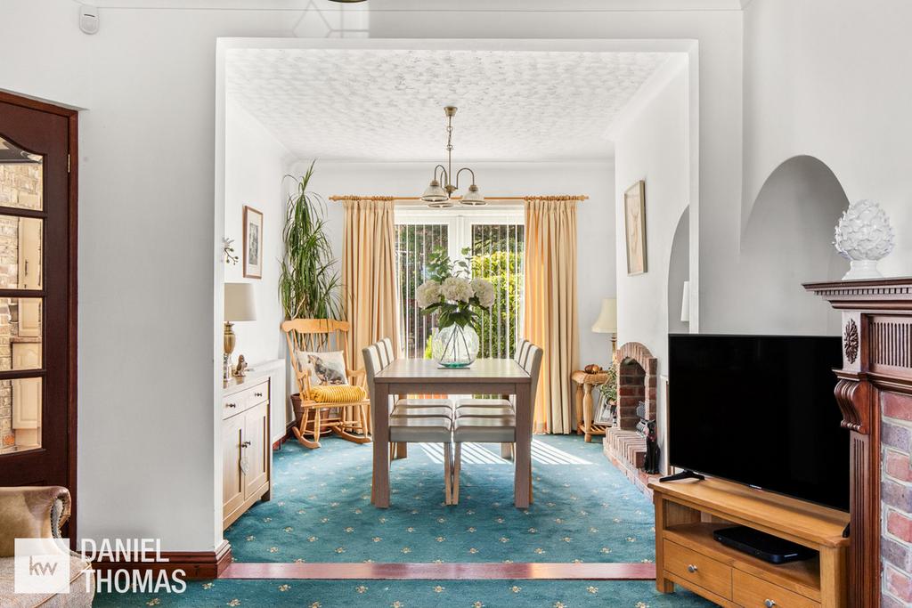 Dining room, fireplace