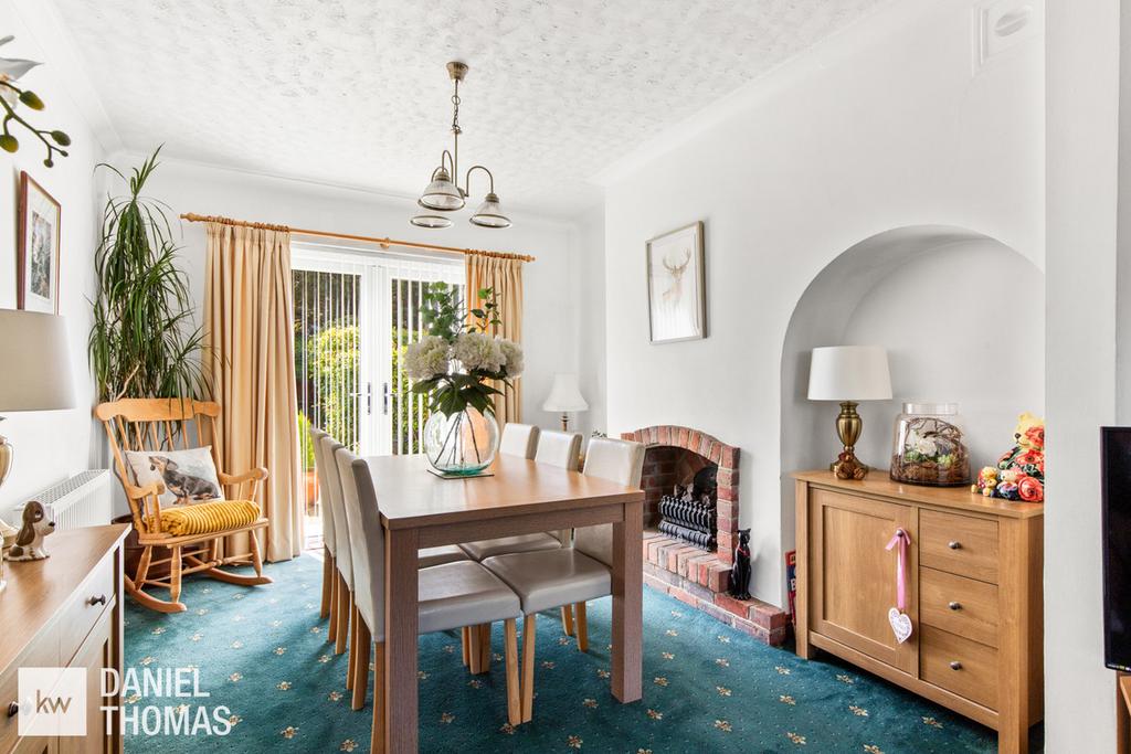 Dining room, fireplace