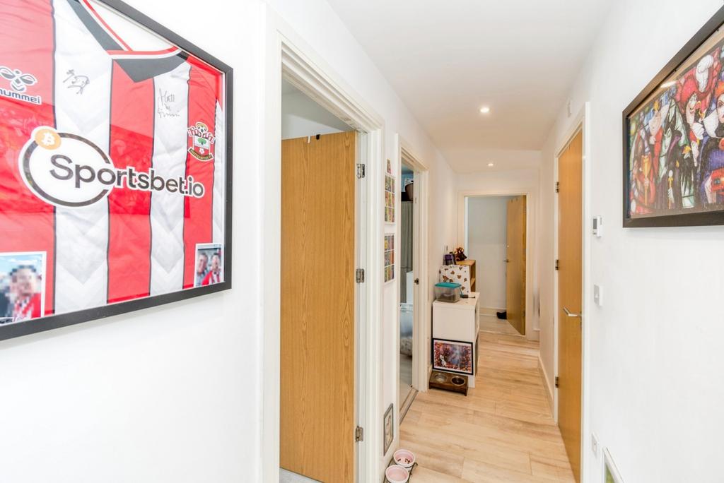 Apartment in Southampton - View 3
