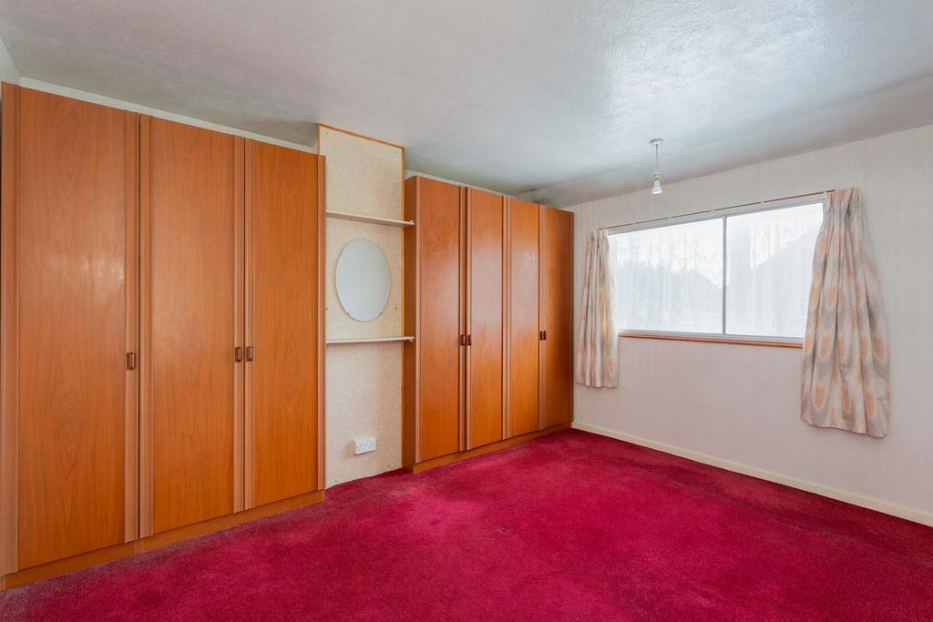 Walk-in wardrobe