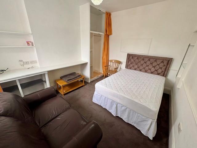 Apartment in Birmingham, Acocks Green - View 4