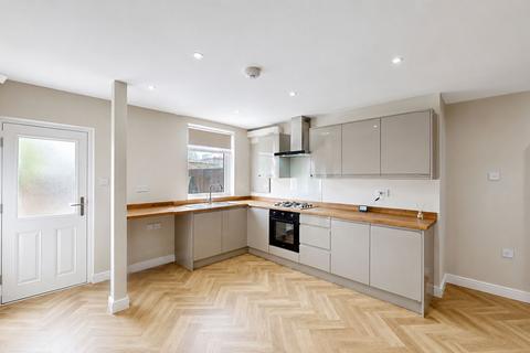 2 bedroom terraced house to rent, King Street, Westhoughton, BL5