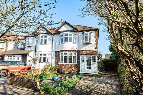 Hamilton Avenue, Romford RM1