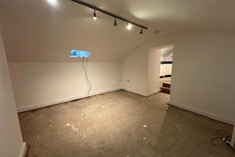 3 bedroom terraced house to rent, Woodhead Road, Holmfirth HD9